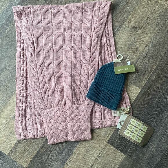Aran Sweater Market Pull Through Cabled Shawl and a ribbed hat - Picture 1 of 9